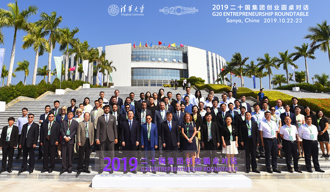 groupphotoout_650.jpg